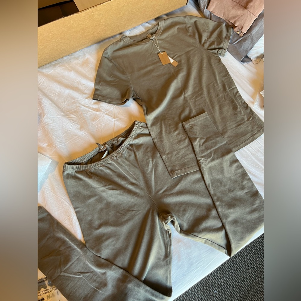 Skims 2 piece set
